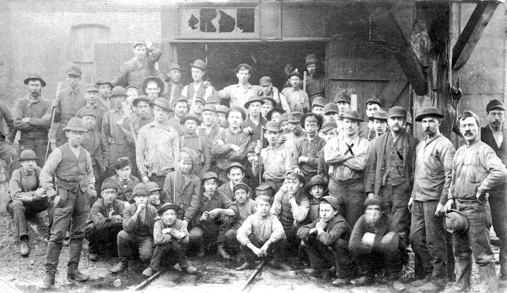 Image of Harrisburg Nail Work employees circa 1880.